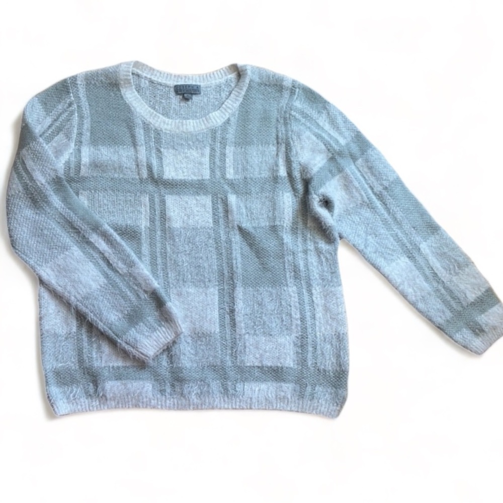 JOSEPH A. women’s fuzzy white and grey sweater